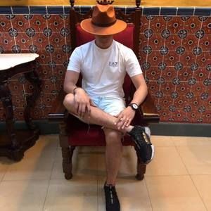 Meet your Posher, Ezequiel